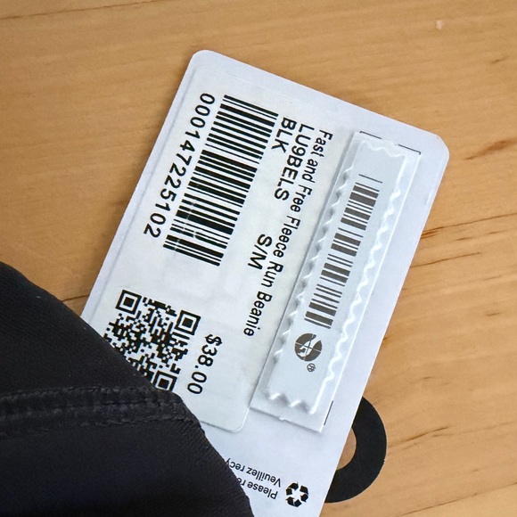 Lululemon Fast and Free Fleece Run Beanie Hat Black S/M - Picture 3 of 3